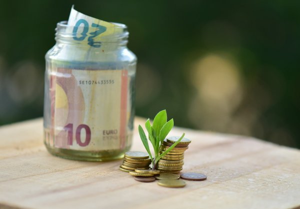 How to Achieve Cost Savings Through Sustainable Supply Chain Practices in the UK?