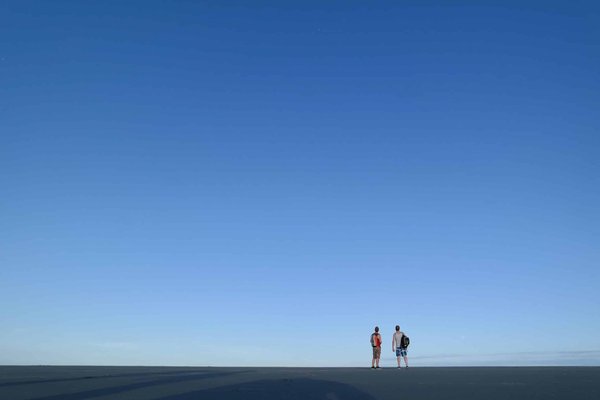 What's the Best Way to Incorporate a Fireplace into a Minimalist Living Room?