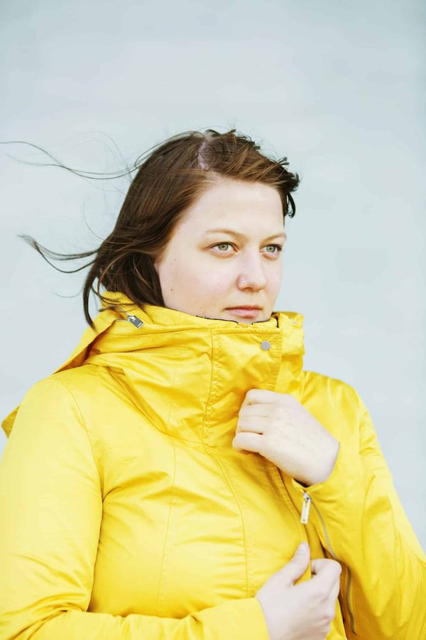 What Are the Best Styles of Biodegradable Raincoats for Businesswomen?