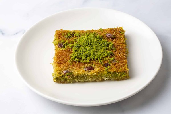 What's the Best Method for Making a Savory Lobster Roll?